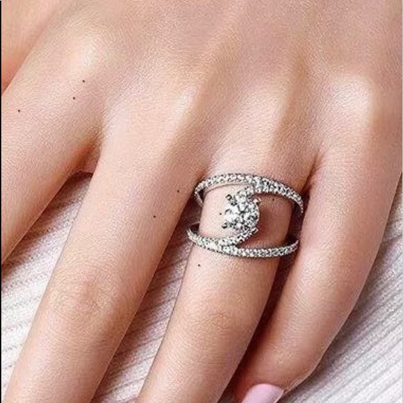 Stunning Ring - Picture 2 of 4